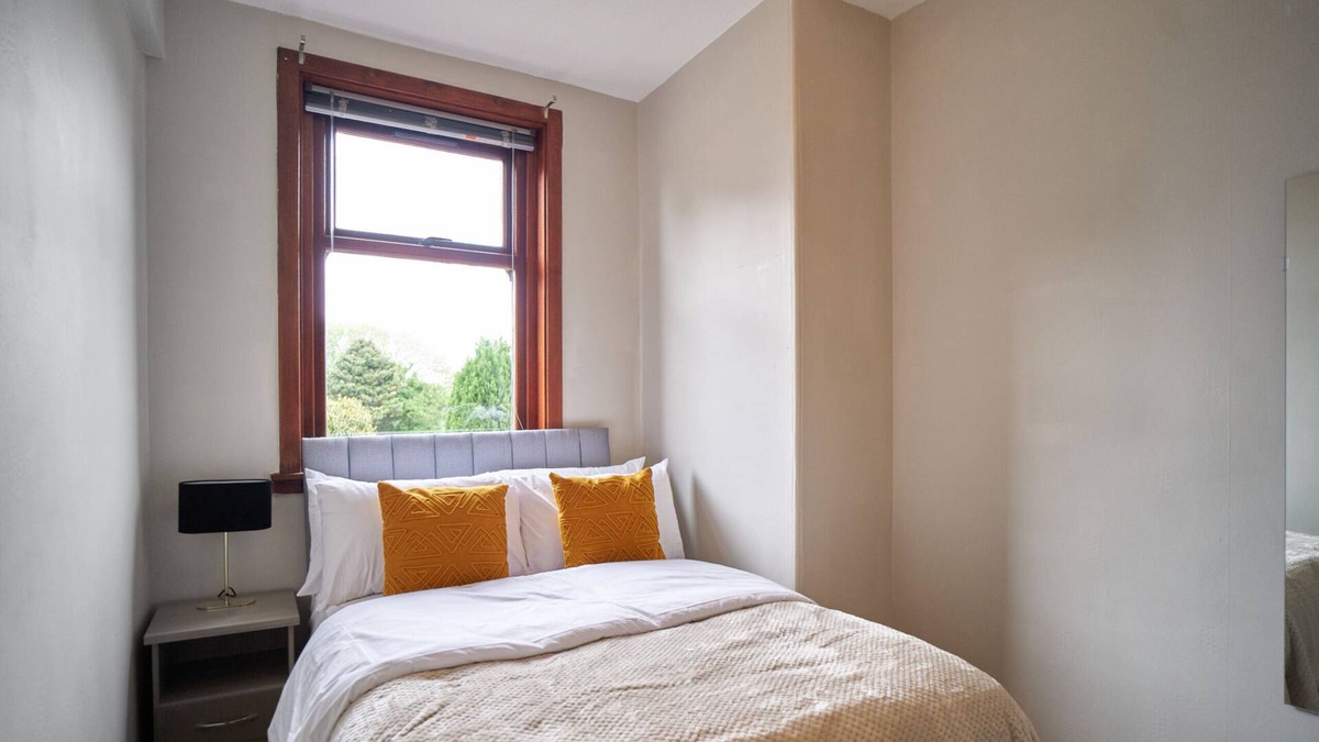 Falkirk House | Spacious 3-Bedroom House in Falkirk