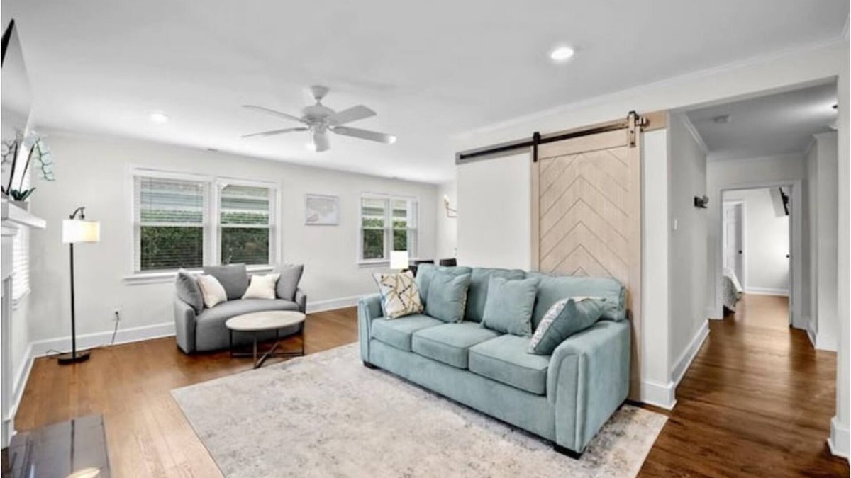 Barclay Downs House | Spacious 3 Bedroom in Myers Park!