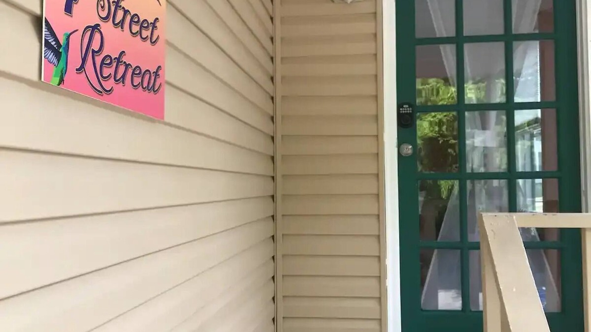 Danville House | Spacious 3 Bedroom in Downtown Danville: Welcome to 4th Street Retreat