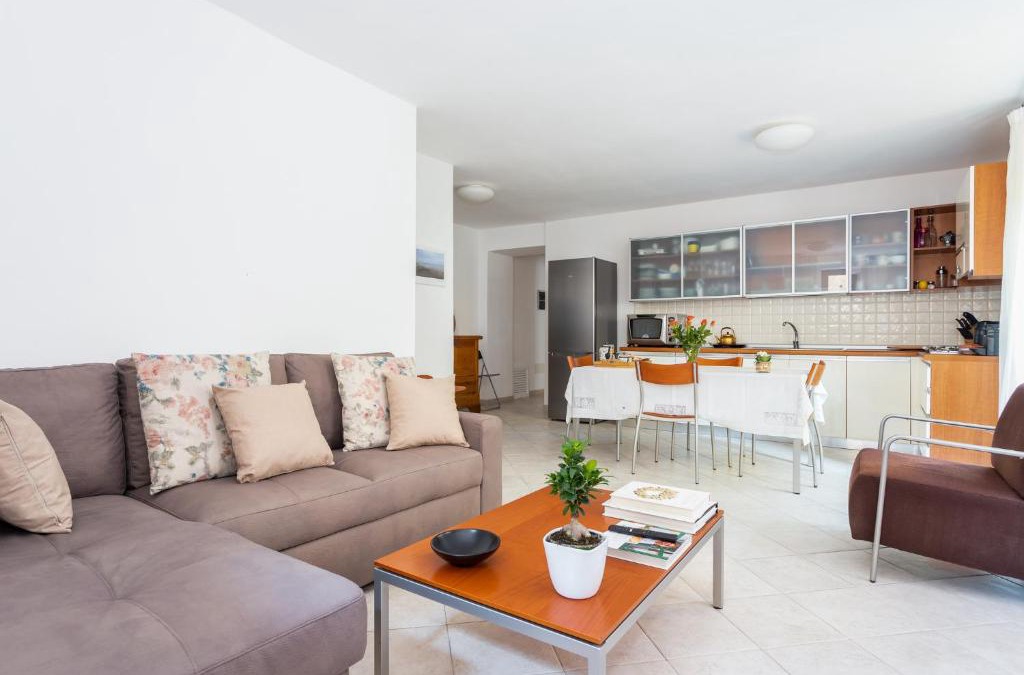 Tempio Pausania Apartment | Spacious 3-Bedroom Apartment with Courtyard in Tempio Pausania - Perfect for Families