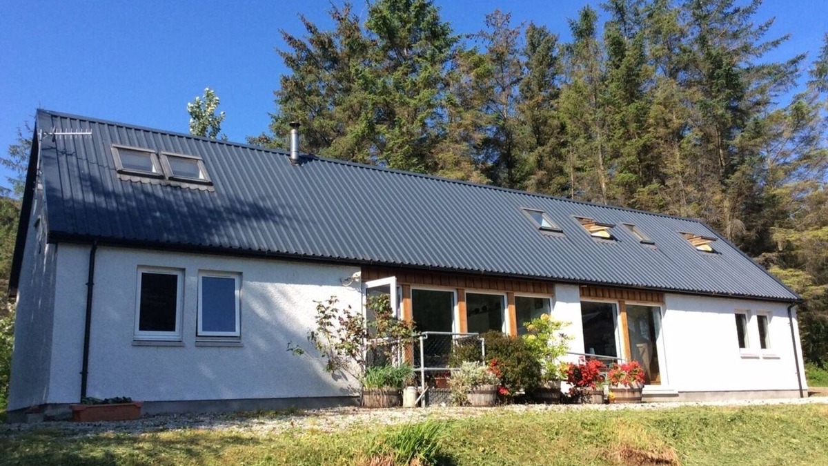 Loggie House | Spacious 3 bedroom longhouse in an idyllic location above Loch Broom