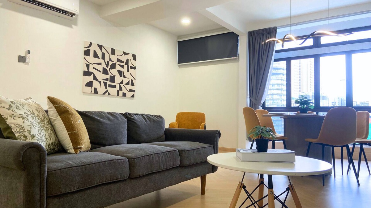 Imbi Apartment | Spacious 3-bedroom apartment with AC and WiFi in vibrant Kuala Lumpur