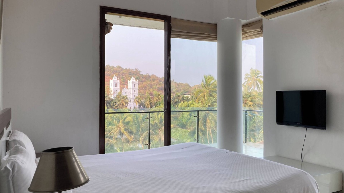 Candolim Apartment | Spacious 3-bedroom penthouse with WiFi, AC in fabulous Candolim