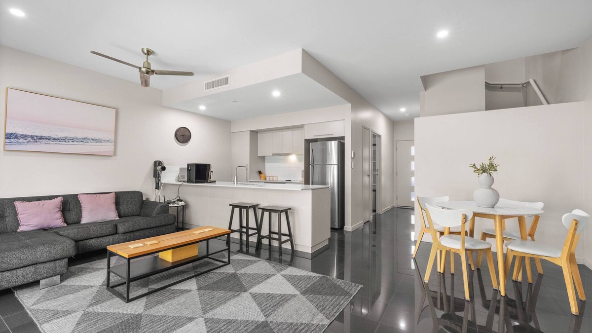 Carindale House | Spacious 3 bedroom townhouse in prime location!