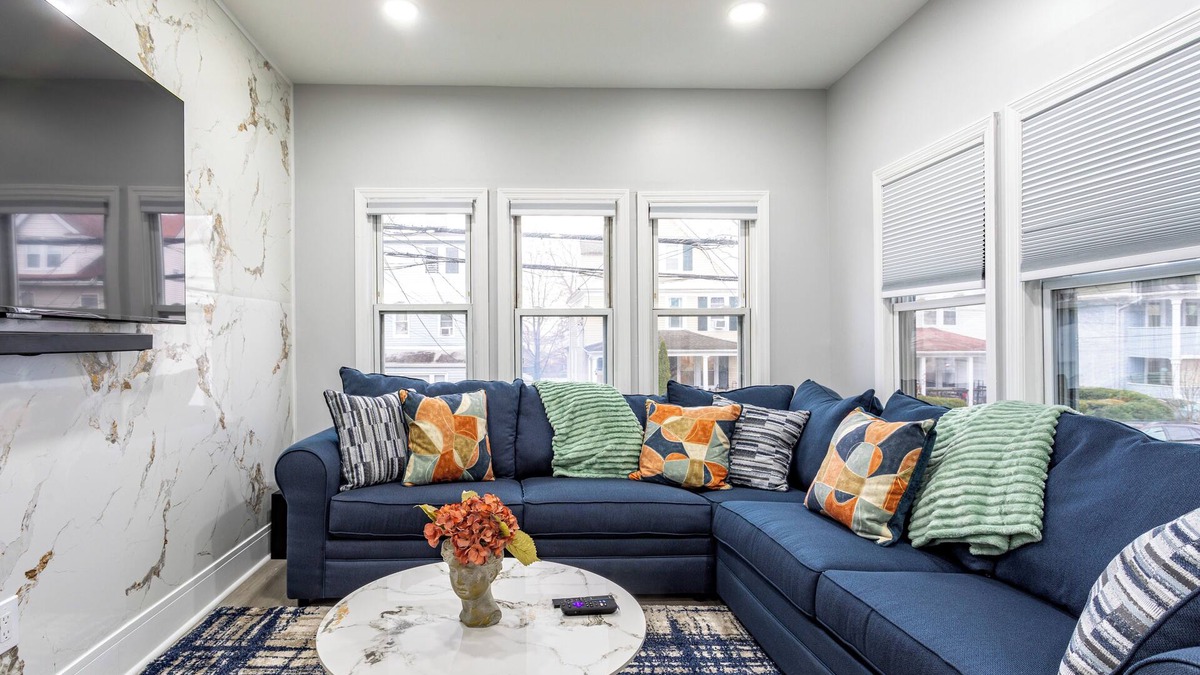 New Rochelle Apartment | Spacious 3-bedroom apartment with WiFi, Parking in welcoming New Rochelle