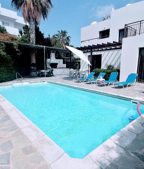 Kissonerga Villa | Spacious 3 bedroom villa private pool