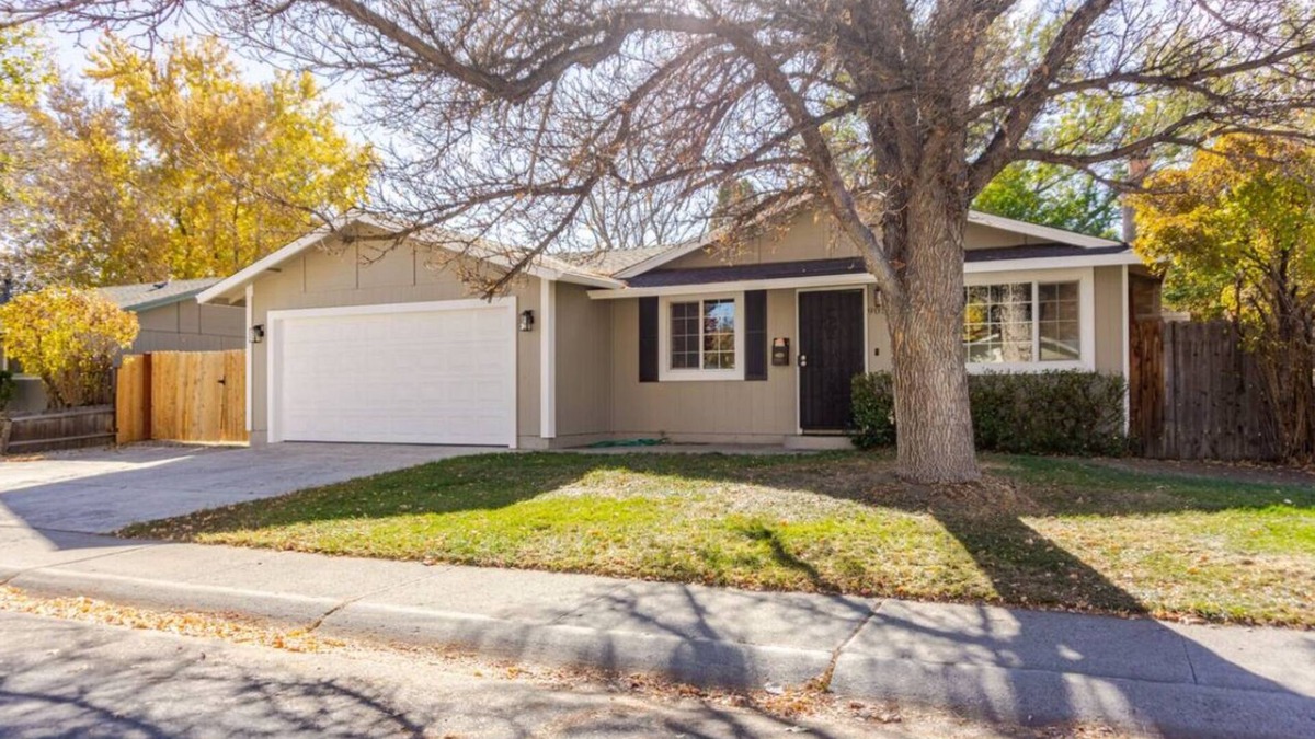 Carson City House | Spacious 3 bedrooms house with WiFi, AC in Wonderful Carson City