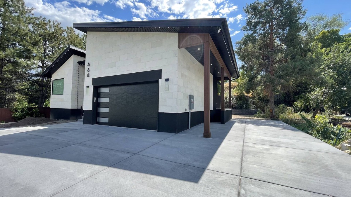 Murray House | Spacious 3 Bedrooms with 2 King Beds and 2 Bathrooms