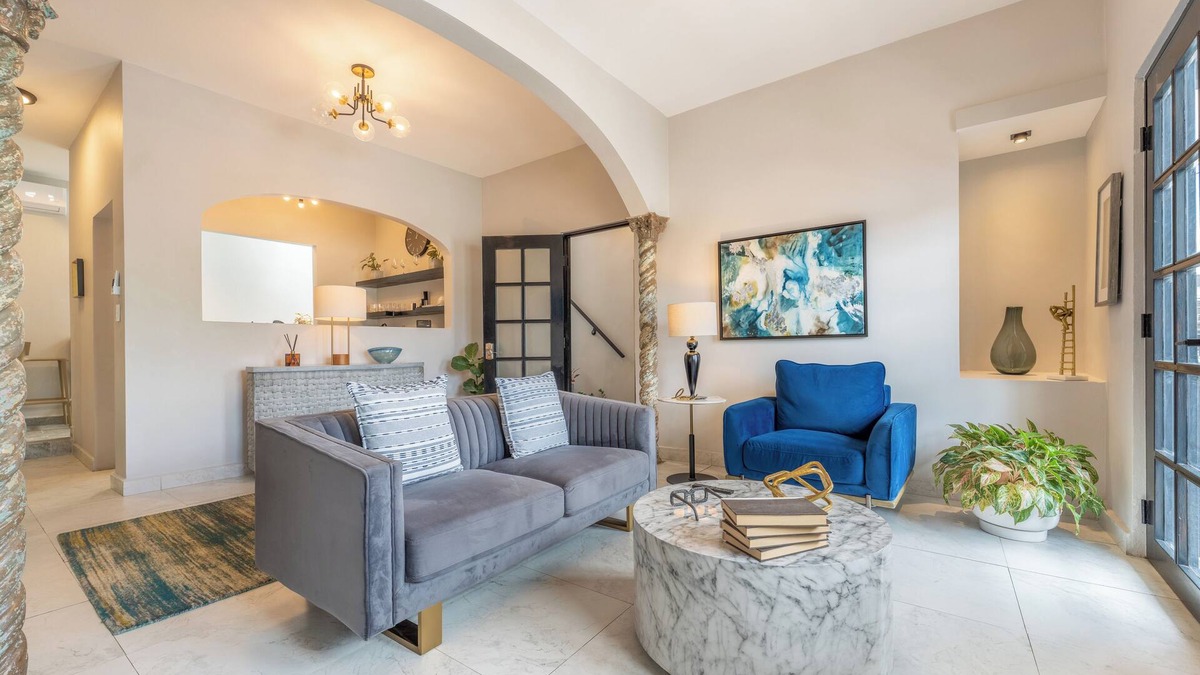 Miramar Hotel | Spacious 3 BR APT in Miramar with Balcony - Casa Ciana