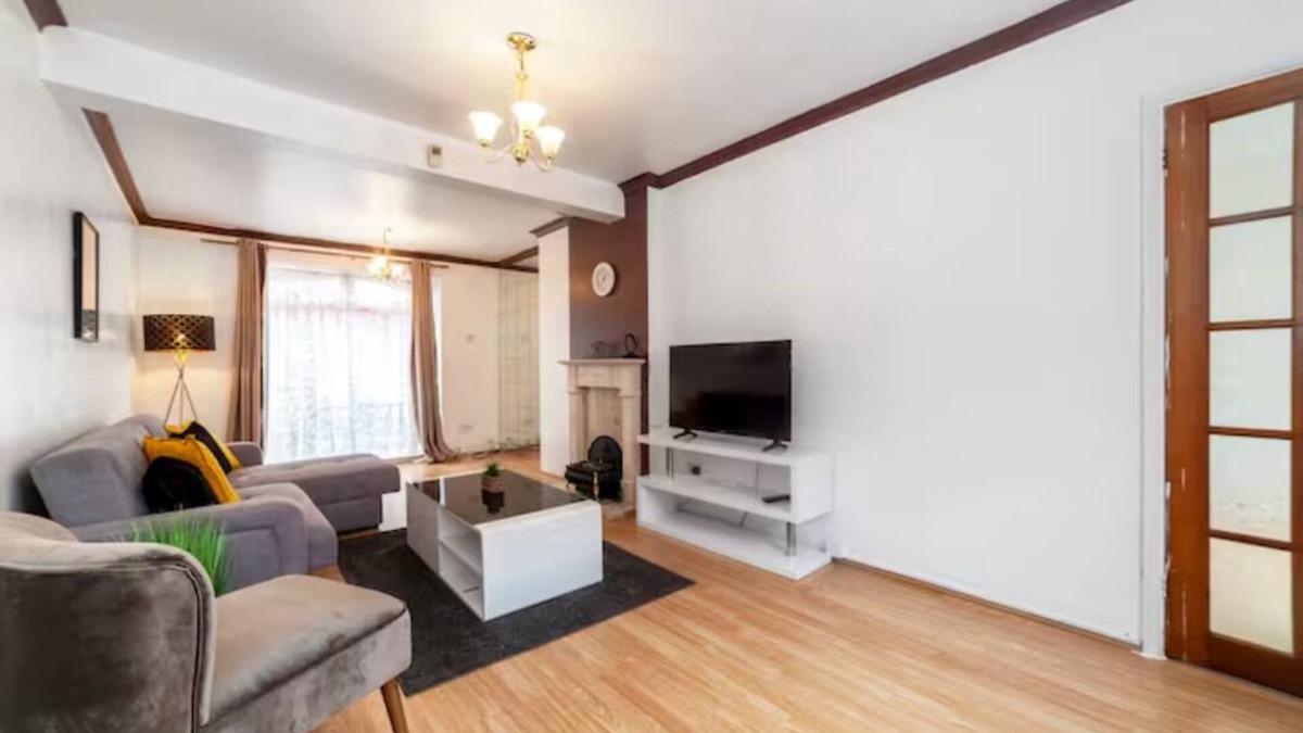 Woolwich Riverside Apartment | Spacious 3 BR House w/Private Garden, Woolwich