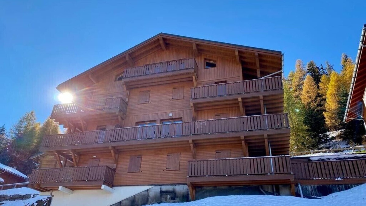 La Roche Apartment | Spacious 3 bed 2 bath near Plagne 1800. Stunning views of Mont Blanc. Free bus