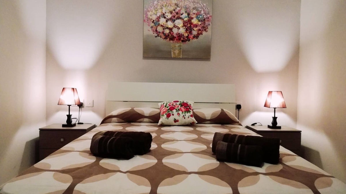 Marsalforn Apartment | SPACIOUS 3 MIN from beach. 1 bedroom Apartment.