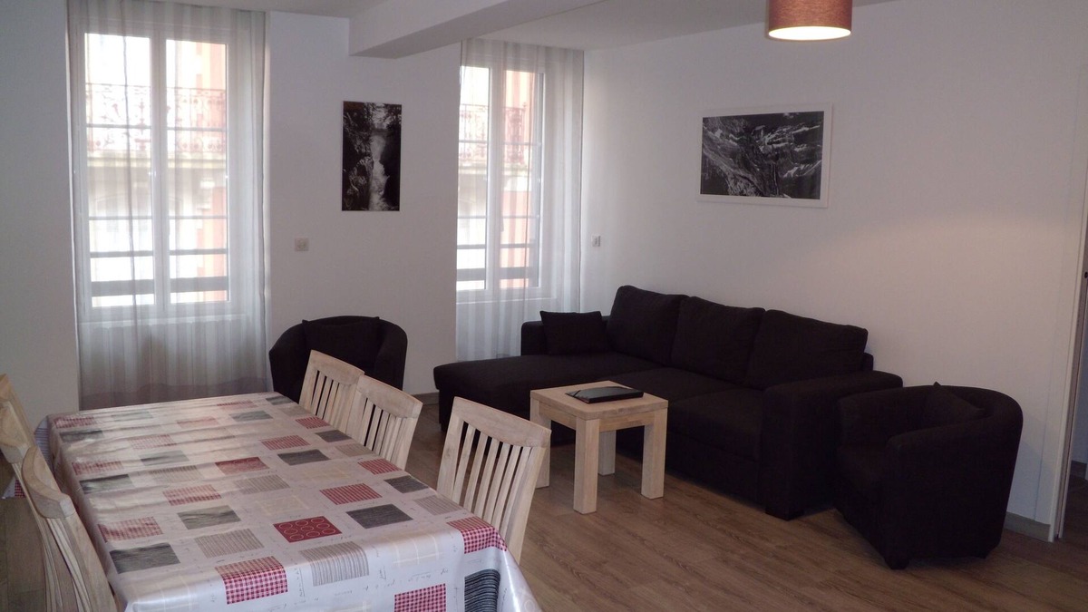 Cauterets Apartment | Spacious 3-room apartment in the center of the village