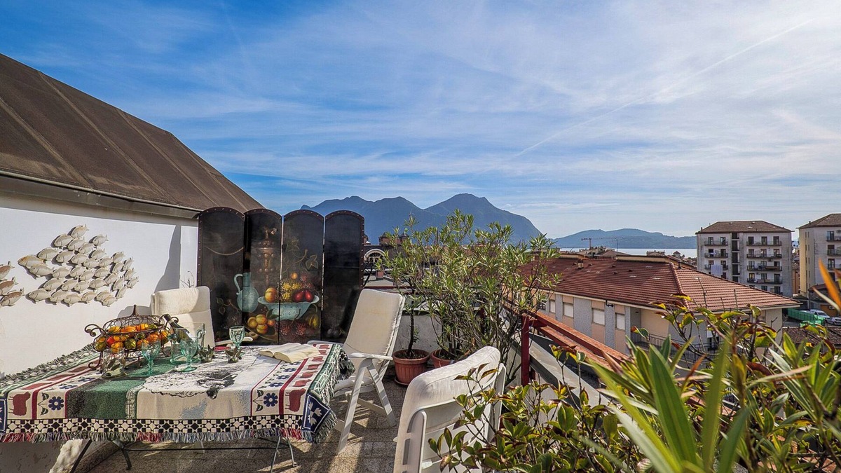 Intra Apartment | Spacious 3-room apartment with 2 bathrooms, 3 balconies & beautiful lake view