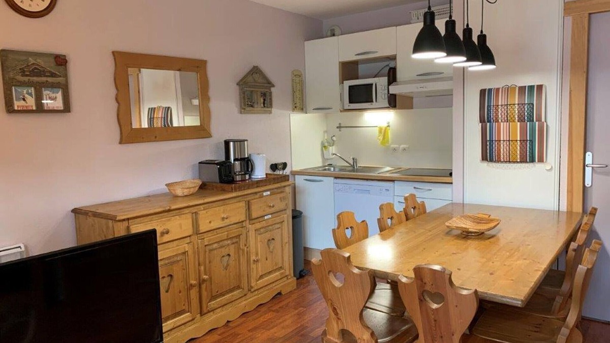 Vignec Apartment | Spacious 3-Room Apartment with Balcony, Sleeps 8, Pool Access - Vignec Village