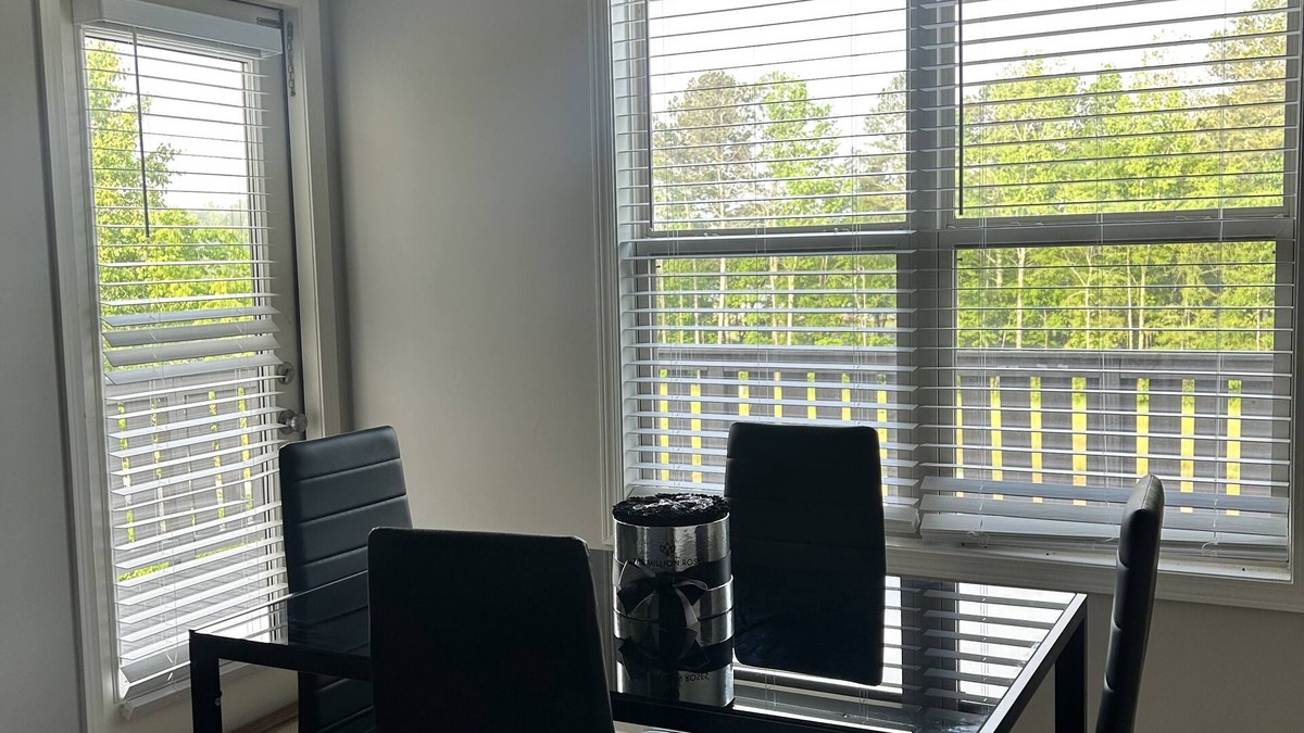 Adairsville House | Spacious 3 Story house near ATL with Balcony , Home Gym & More