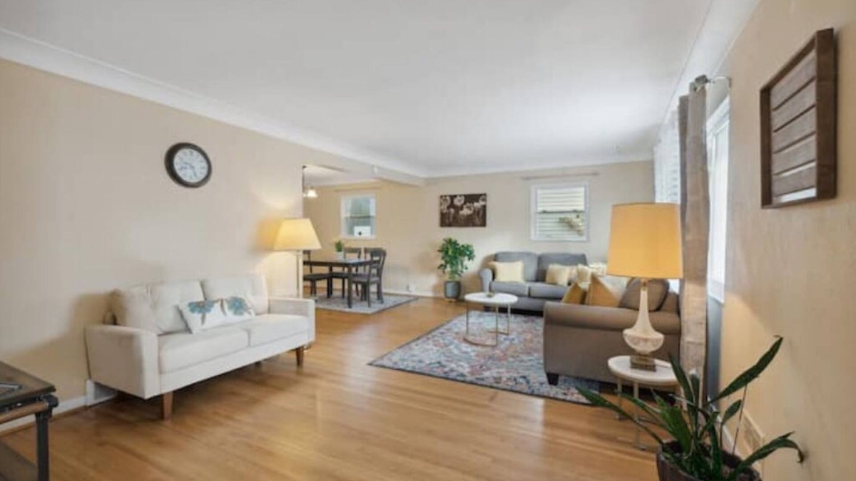 Ottawa House | Spacious 3Bd-PoolTable, Office, Deck-Pets OK. 1 mile from University of Toledo.