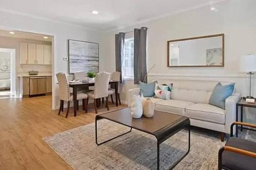 Lawndale House | Spacious 3Bdr Home close to Manhattan Beach