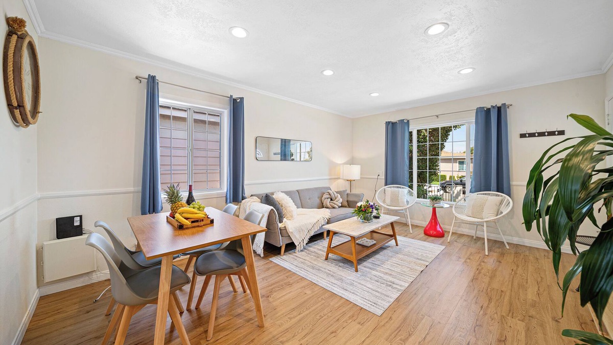Lawndale House | Spacious 3BDR Home Near Manhattan Beach