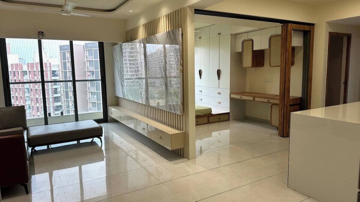 Ahmedabad Hotel | Spacious 3BHK Retreat in Ahmedabad