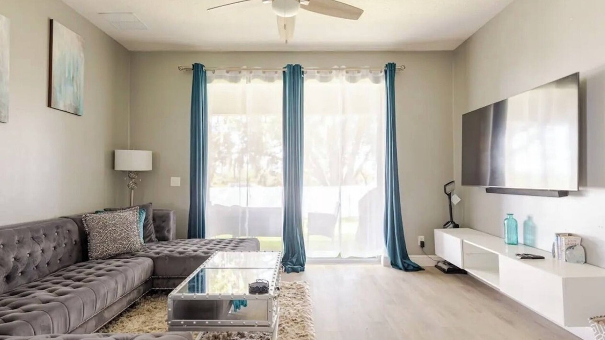 Apopka House | Spacious 3BR 2BA Apopka Vacation Rental. Close to Disney, Universal & Springs