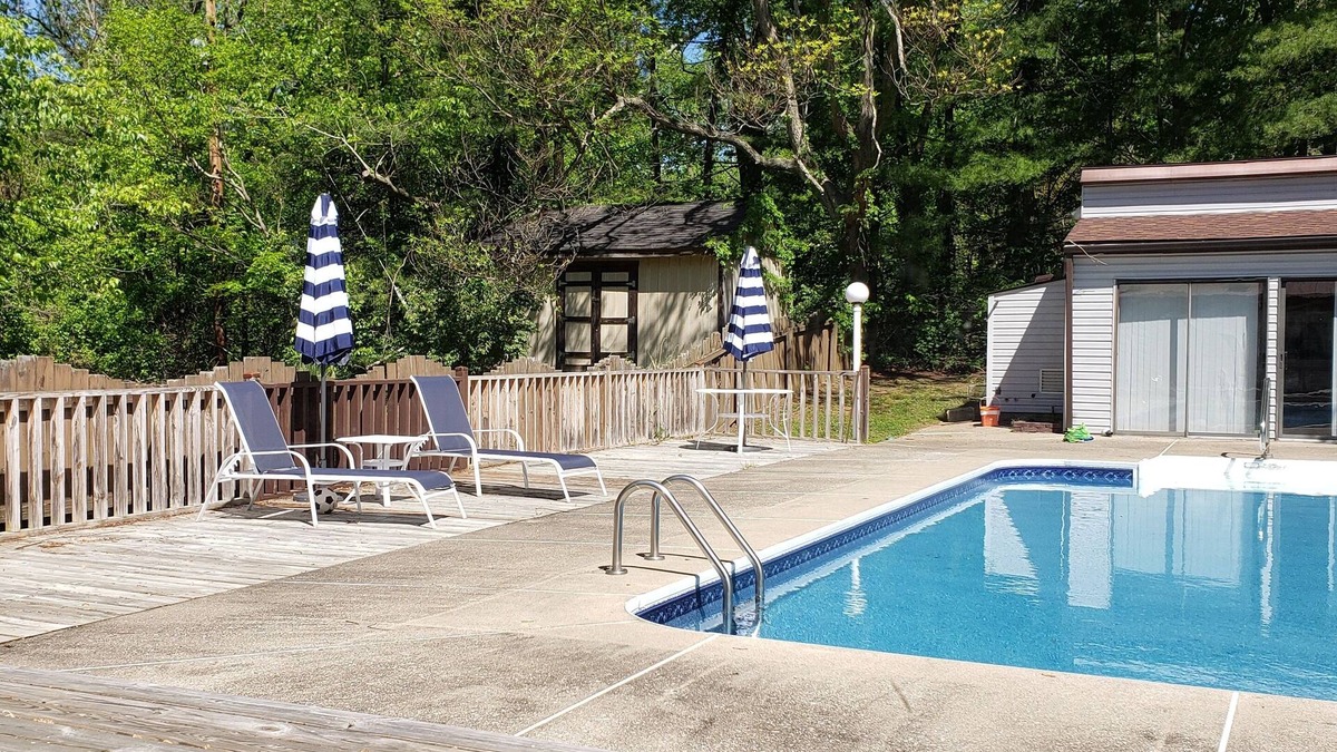 Valley Station House | Spacious 3BR 3.5 Ba House with Pool