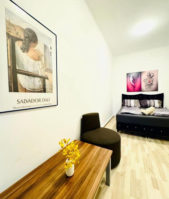 Grinzing Apartment | Spacious 3BR Apt for up to 6P, 10Min to FAC Platz