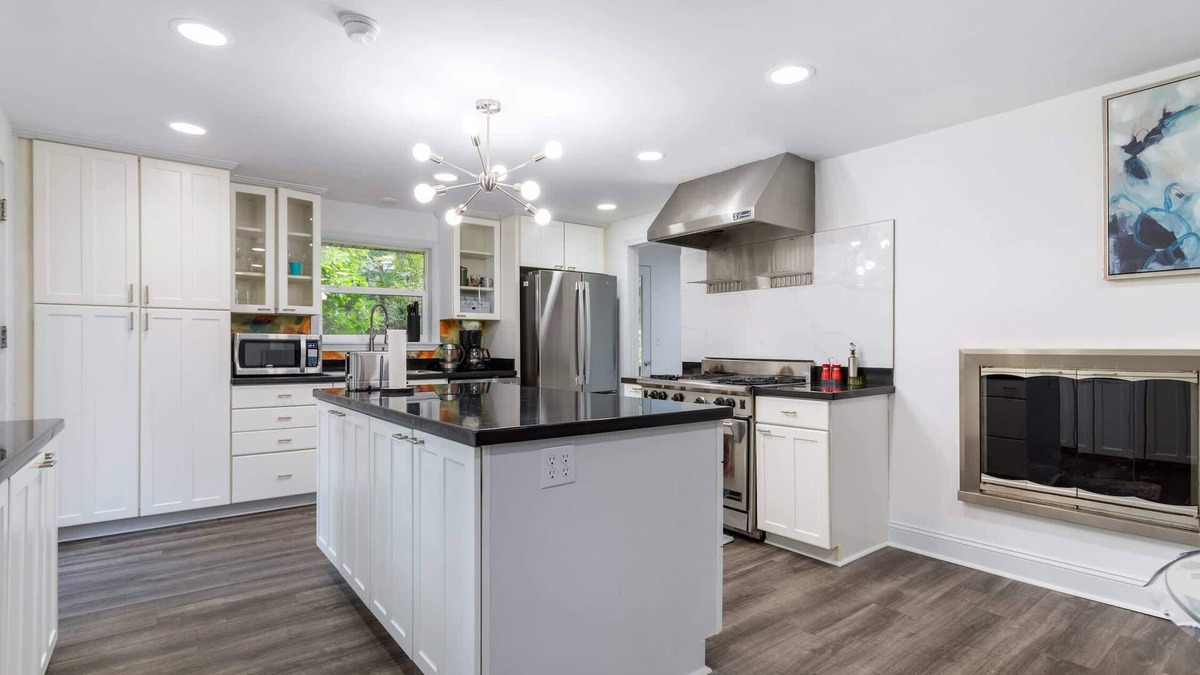 Sammamish House | Spacious 3BR Apt with Huge Yard near Two Lakes