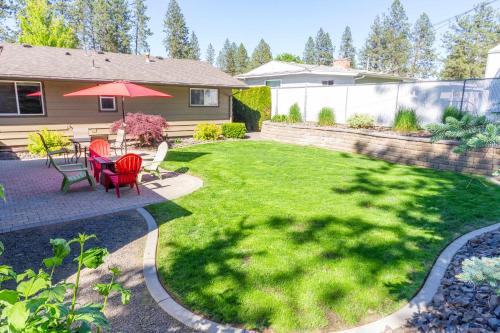 Spokane Valley House | Spacious 3BR Family Retreat w Fire Pit BBQ Smart TVs & More