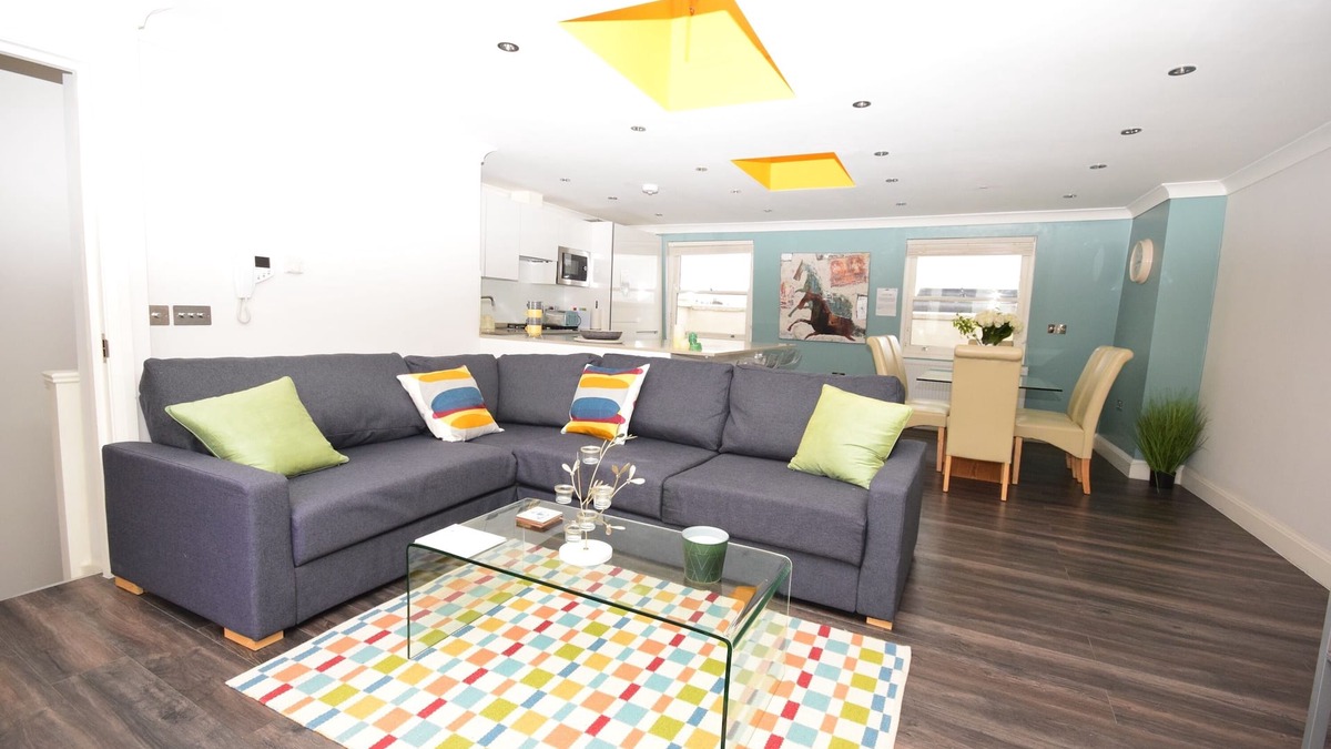 Town Apartment | Spacious 3BR family apartment in Parsons Green