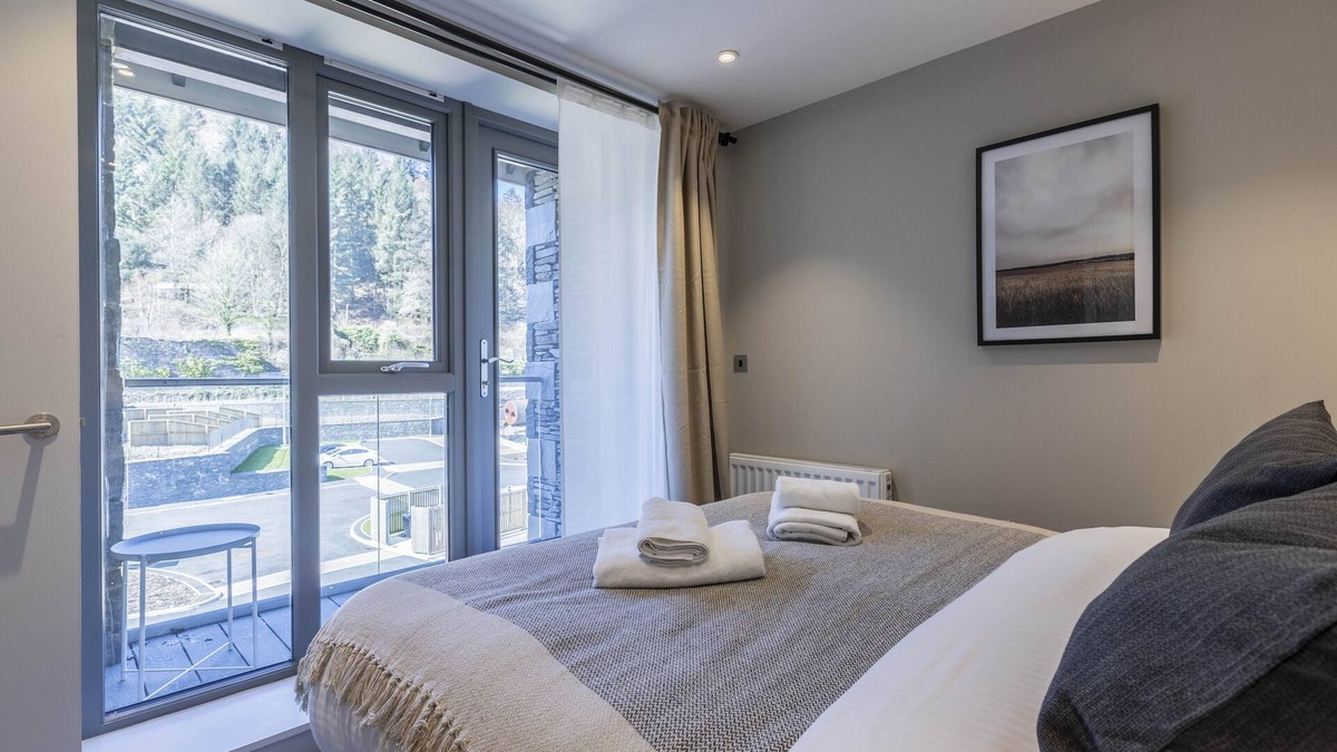 Backbarrow Apartment | Spacious 3BR in Backbarrow with Modern Amenities