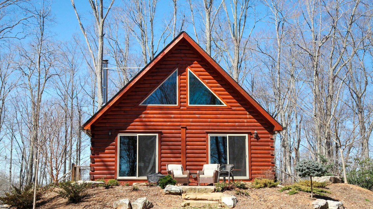 Fletcher Cabin | Spacious 3BR log cabin with private loft and open kitchen/living space