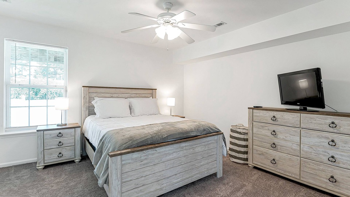 North Camellia Acres House | Spacious 3BR Near ODU & Bases 30+ Days