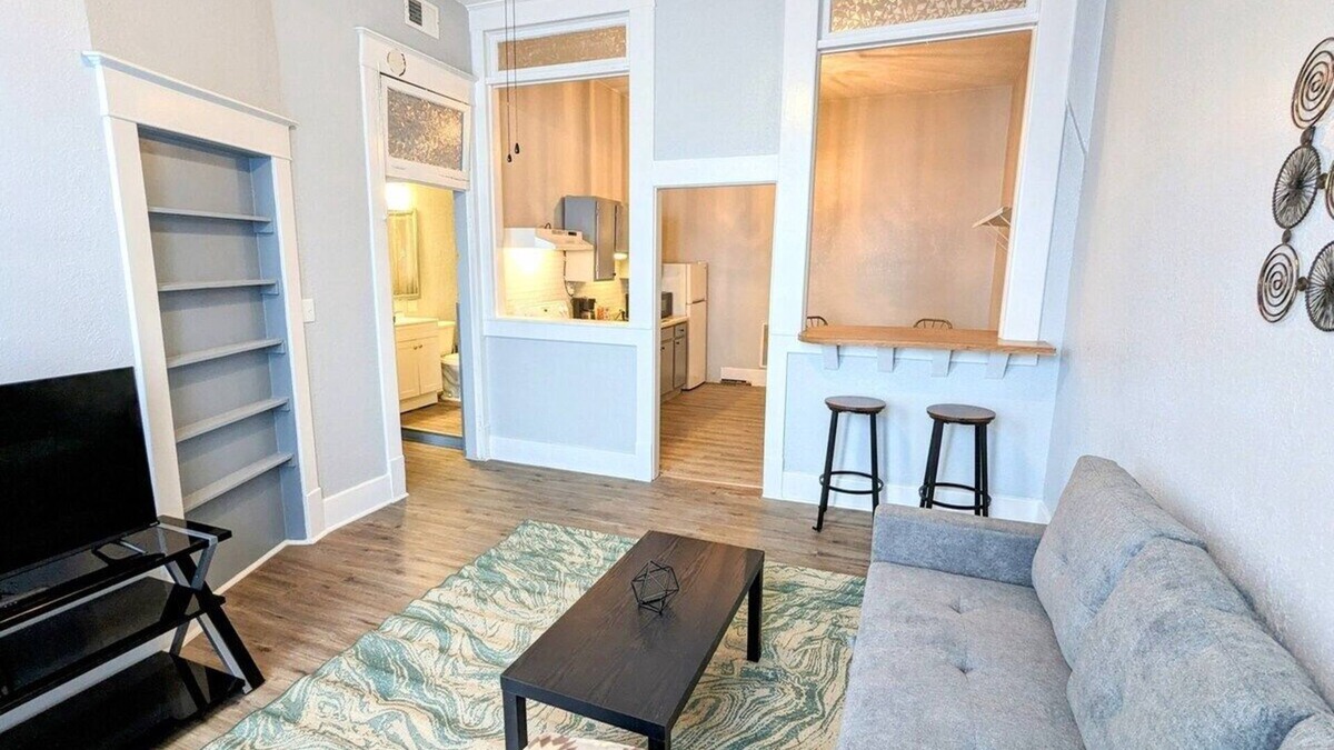 Robinson Apartment | Spacious 3BR on the Square
