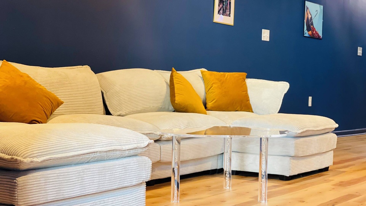 Faubourg Delassize House | Spacious 3BR – Steps to St. Charles, Streetcar & Local Hotspots