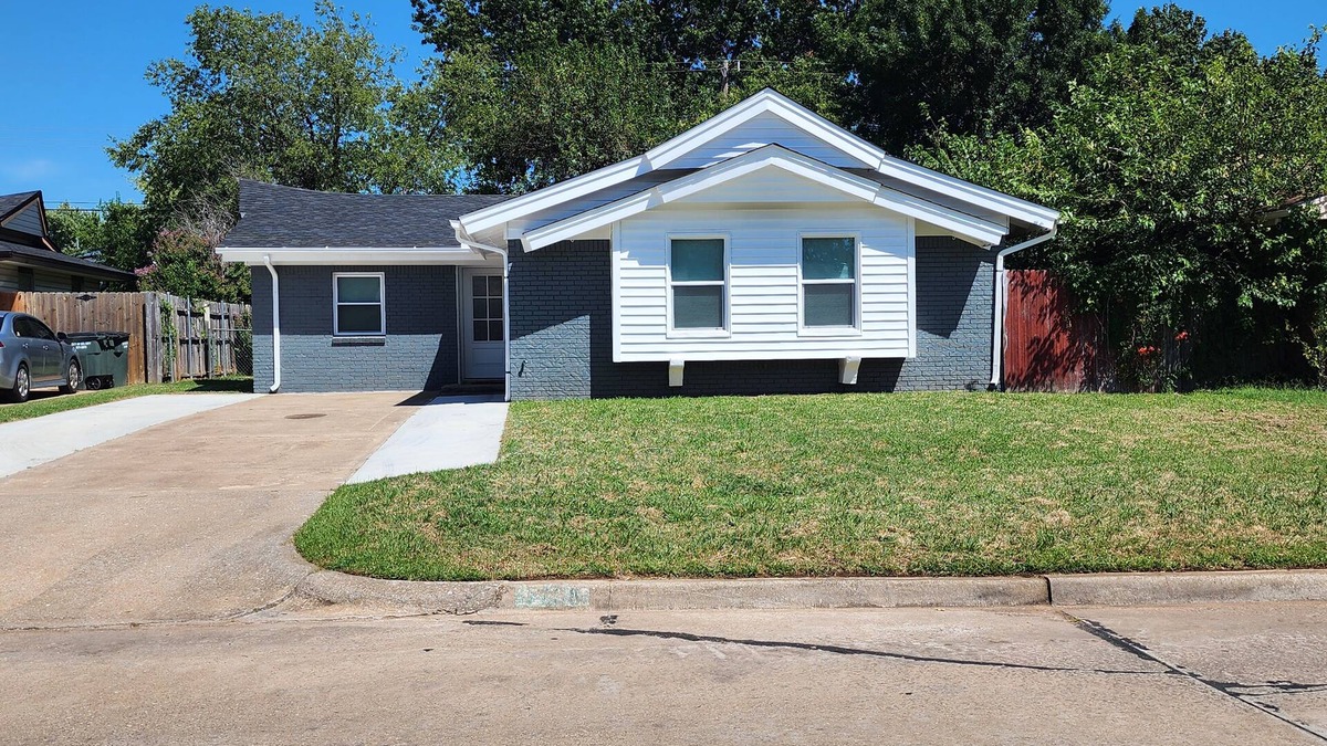 Del City House | Spacious 4-bdr house in charming Del City with AC, WiFi and 9 min of Tinker AFB