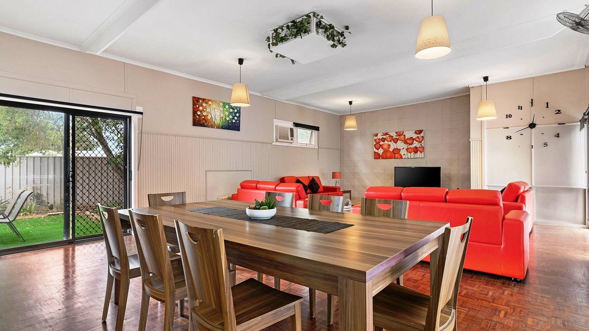 Strathmerton House | Spacious 4 Bdrm Country Home, Family and Pet Friendly
