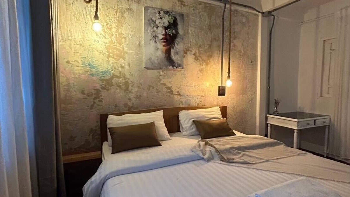 Wattana House | Spacious 4-bedroom townhome in lovely Prakanong Wattana with WiFi, AC.