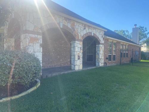 Spring House | Spacious 4 Bed & 2 Bath Home in the Woodlands, TX
