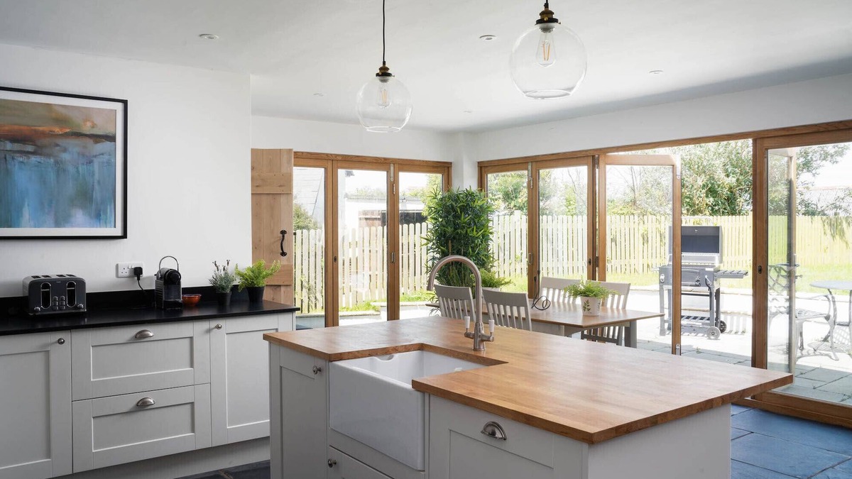 Newtown-in-St-Martin House | Spacious 4-Bed Cottage with Garden & Pet-Friendly