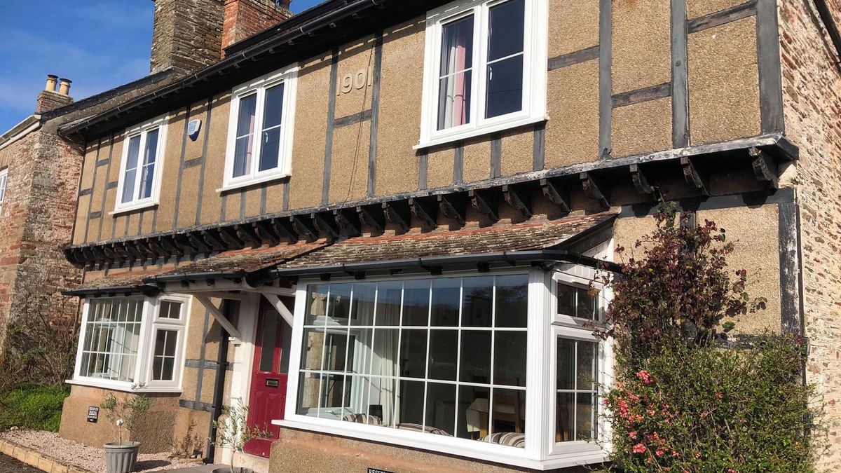 Chillington House | Spacious 4 Bed Devon Holiday House Near Sea; Sleeps 8. Pet friendly. Refurb 2024