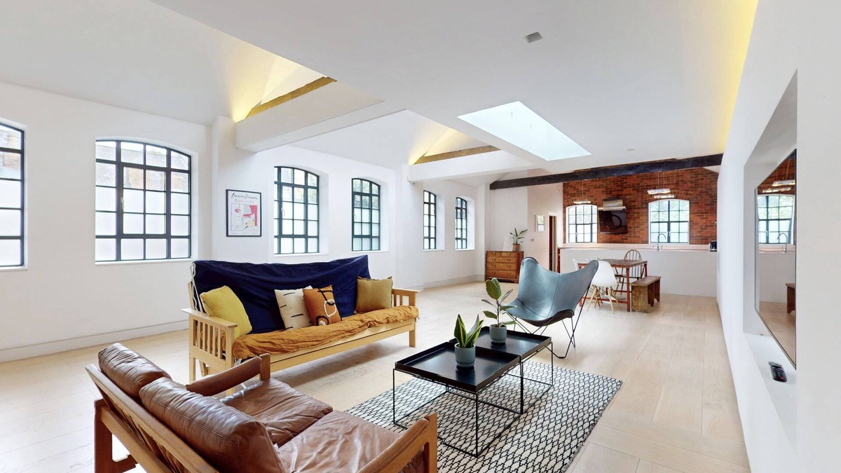 Mile End House | Spacious 4 Bed Home - 5 min walk to 2 Stations