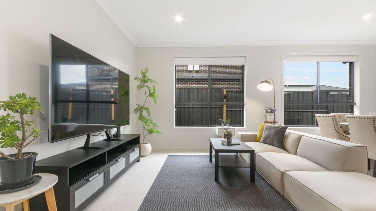 Box Hill House | Spacious 4-Bed Home Near Rouse Hill & Attractions