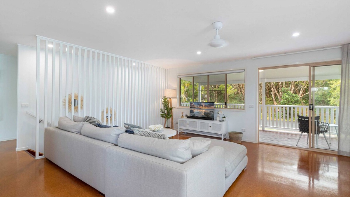 Shelly Beach House | Spacious 4-Bed House Metres from Beach