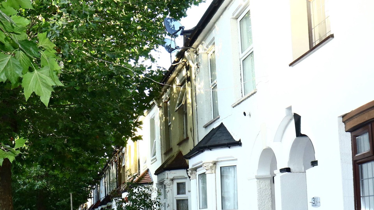Lower Edmonton House | Spacious 4-Bed House - Sleeps 5, Garden & Parking