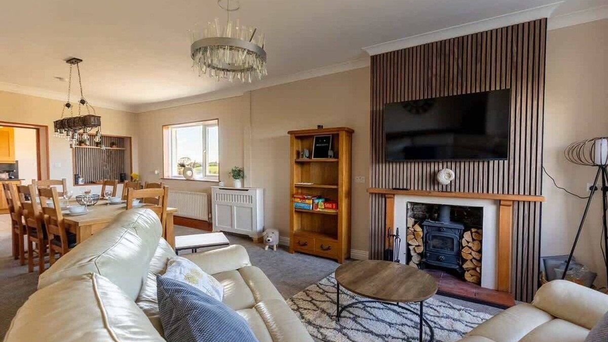 Mealsgate House | Spacious 4-Bed Lake District Getaway for Groups
