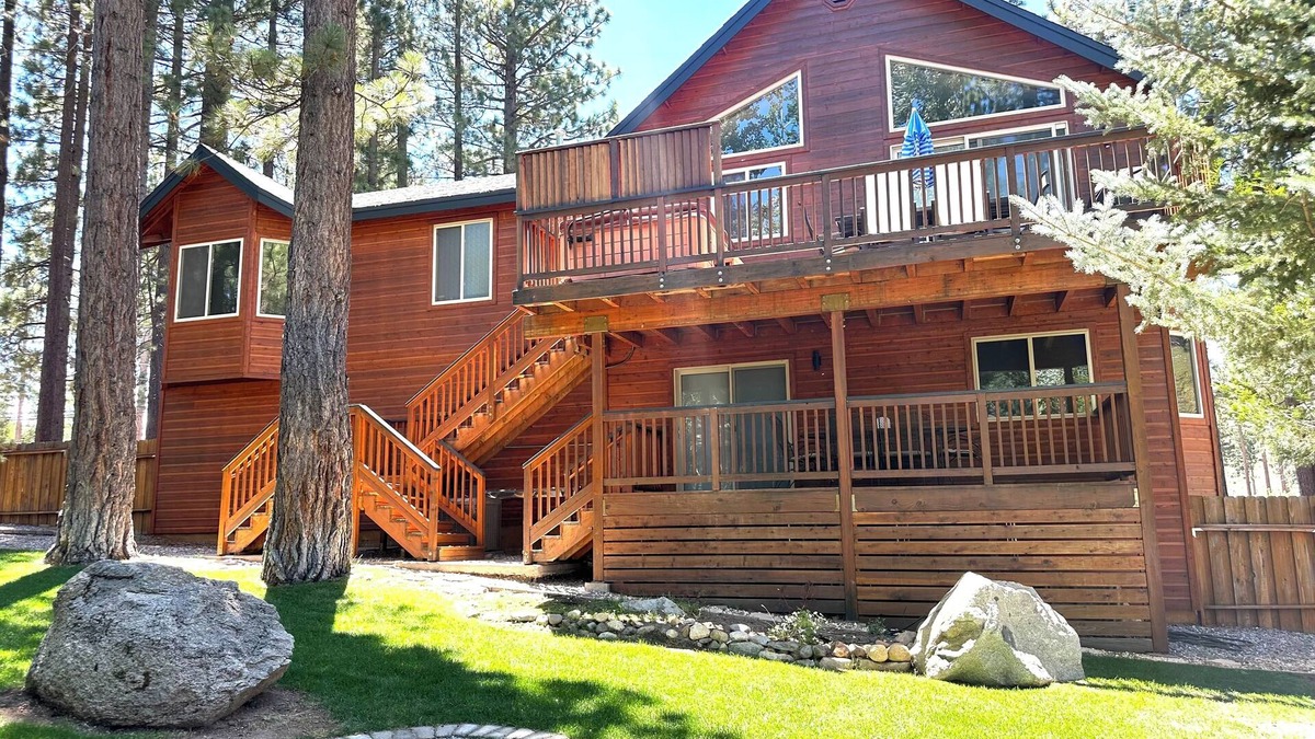 Mountain View Estates House | Spacious 4-bedroom house with beautiful views in South Lake Tahoe