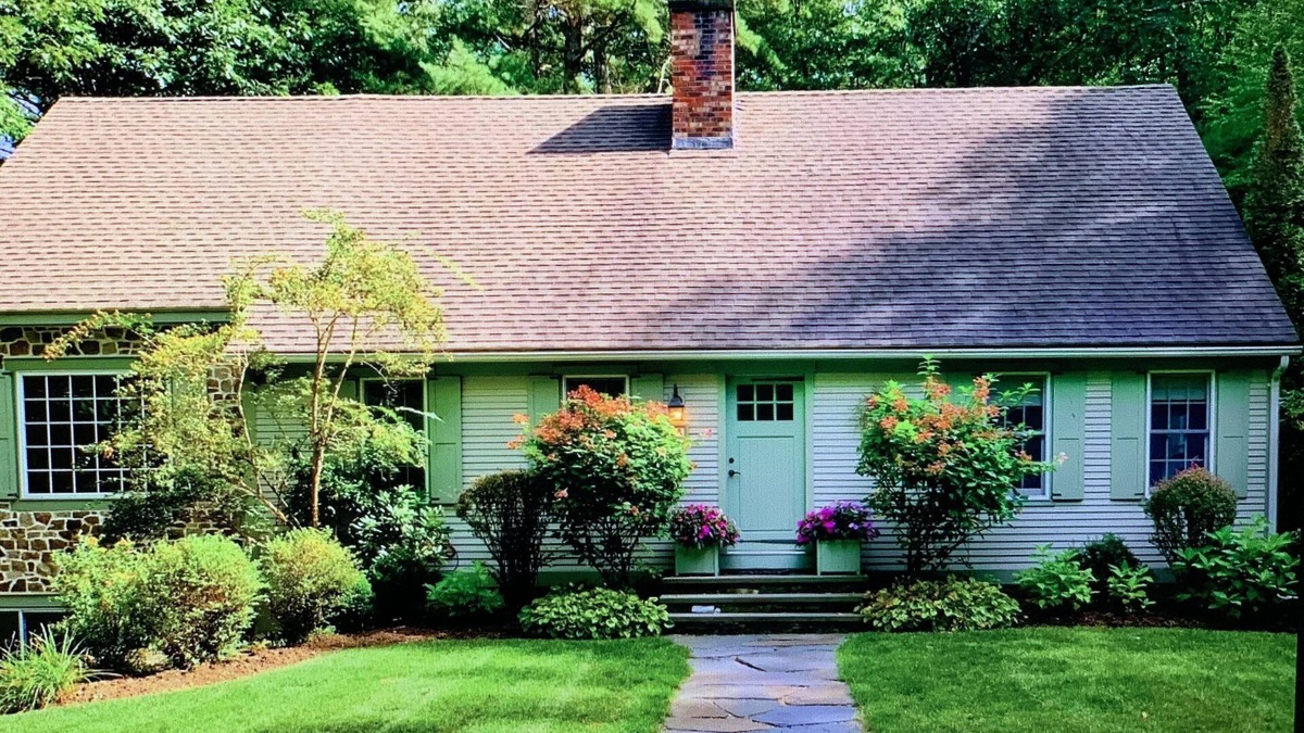 Southfield House | Spacious 4-bedroom house in peaceful Southfield with AC, WiFi and more!