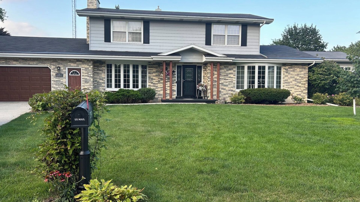 Fond du Lac House | Spacious 4-bedrm, 3 bath home in FDL, new kitchen, gym, WiFi, patio, 2 tv rooms
