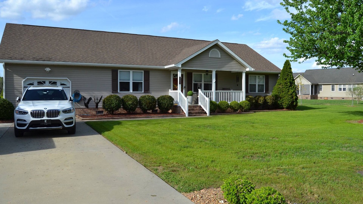 Elizabeth City House | Spacious 4-bedroom home with country charm in Elizabeth City.